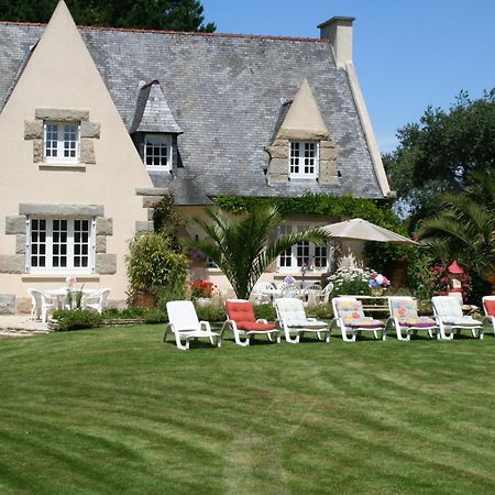 Chez Renee Et Raynal B&B Plounévez-Lochrist Exteriör bild