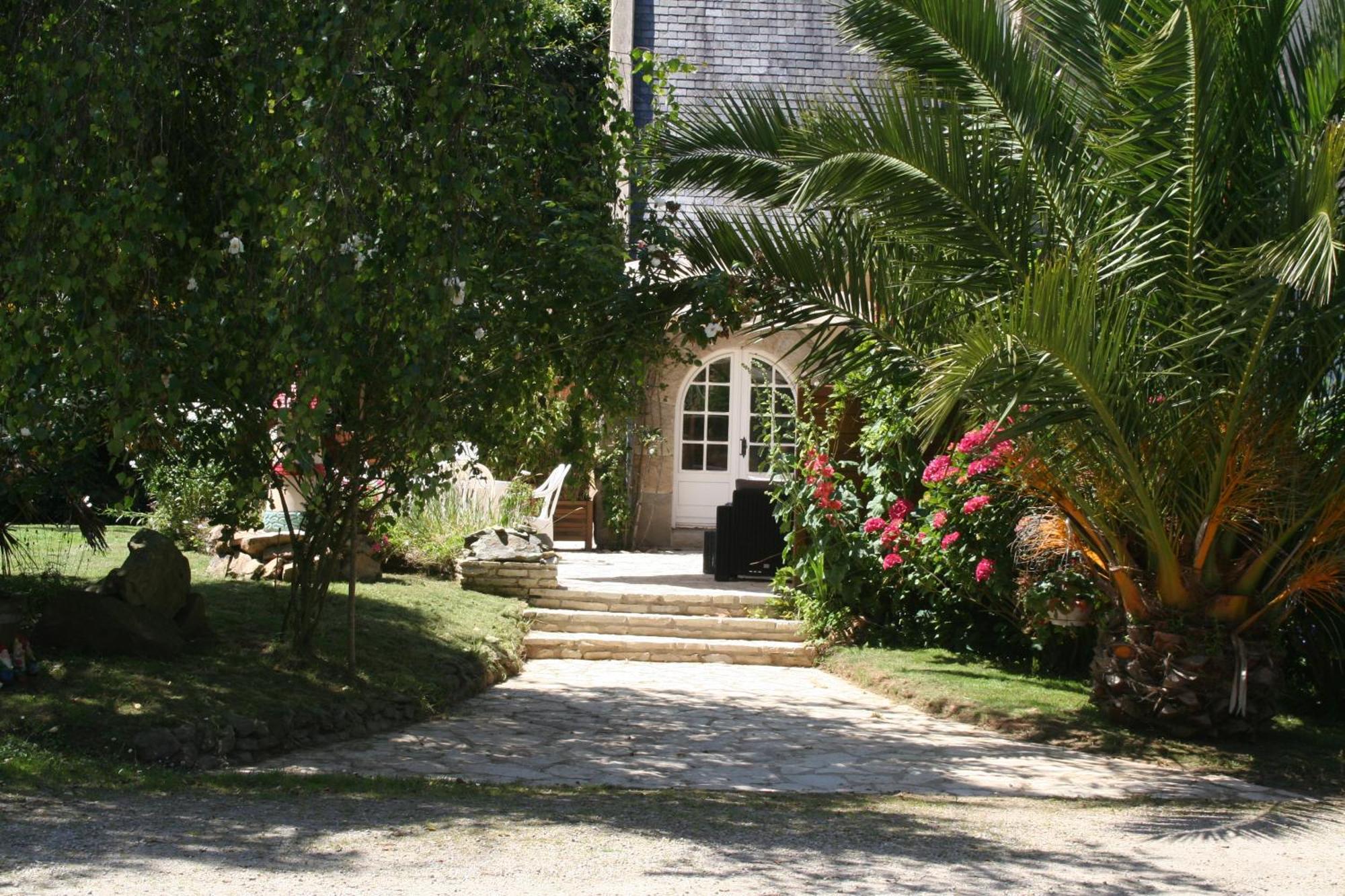 Chez Renee Et Raynal B&B Plounévez-Lochrist Exteriör bild