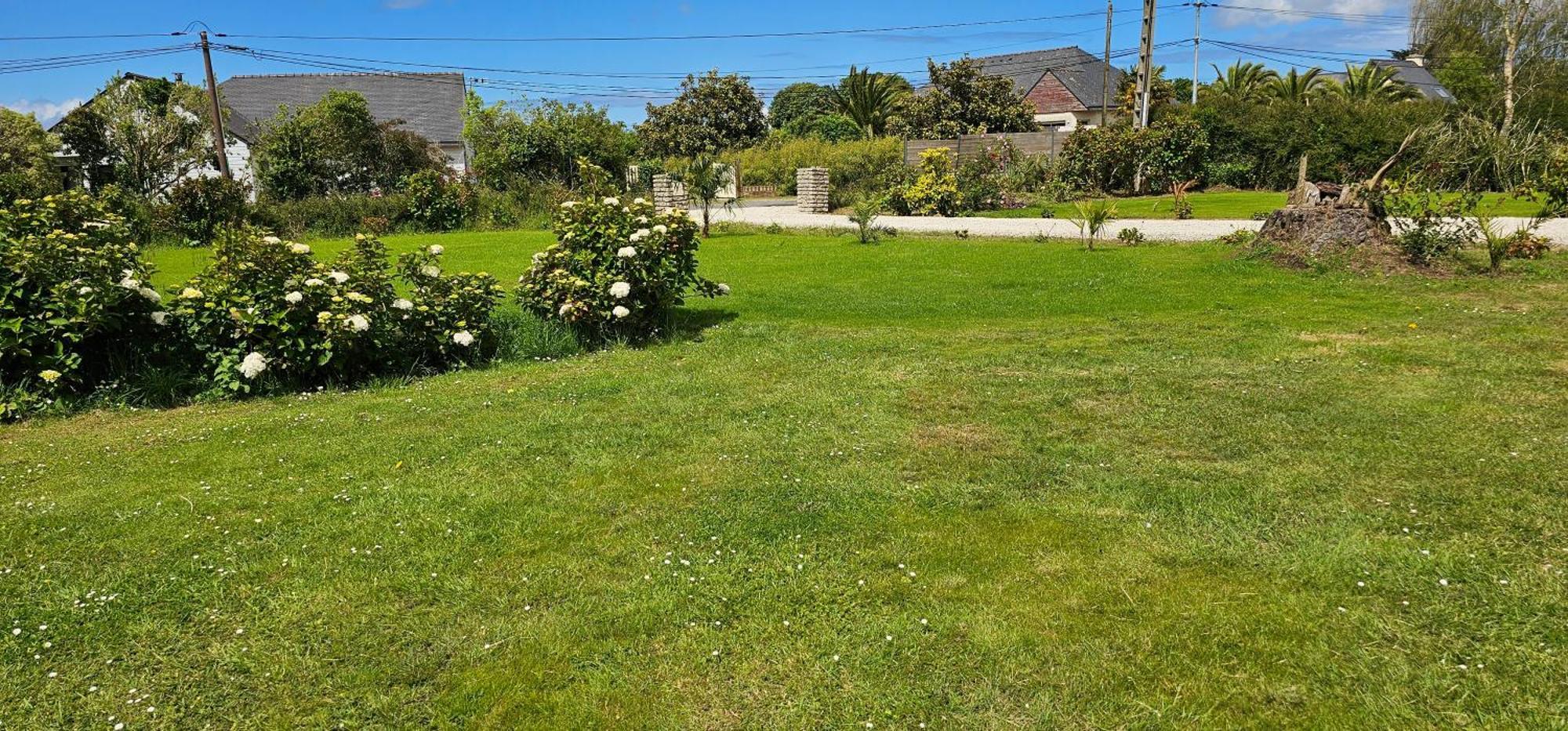 Chez Renee Et Raynal B&B Plounévez-Lochrist Exteriör bild
