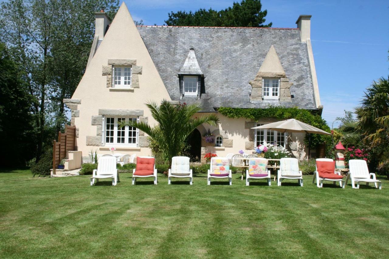 Chez Renee Et Raynal B&B Plounévez-Lochrist Exteriör bild