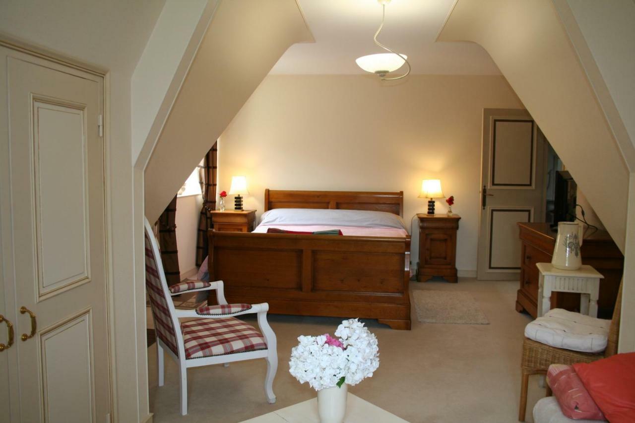 Chez Renee Et Raynal B&B Plounévez-Lochrist Exteriör bild