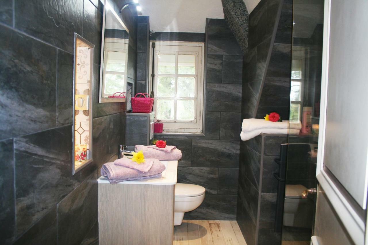 Chez Renee Et Raynal B&B Plounévez-Lochrist Exteriör bild