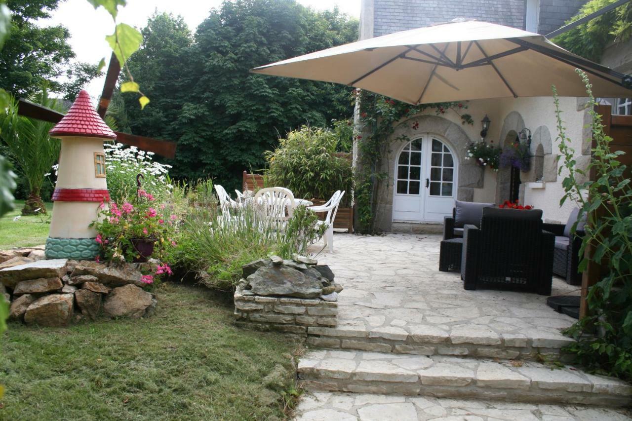 Chez Renee Et Raynal B&B Plounévez-Lochrist Exteriör bild