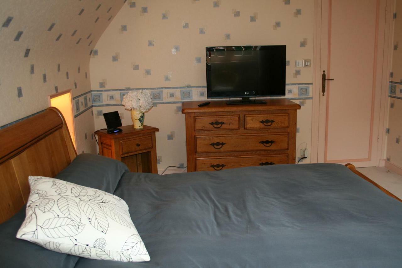 Chez Renee Et Raynal B&B Plounévez-Lochrist Exteriör bild