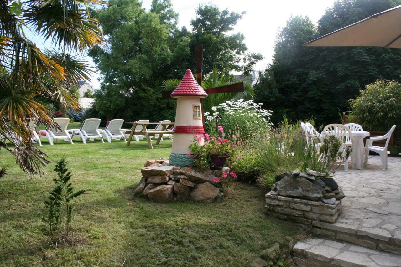 Chez Renee Et Raynal B&B Plounévez-Lochrist Exteriör bild